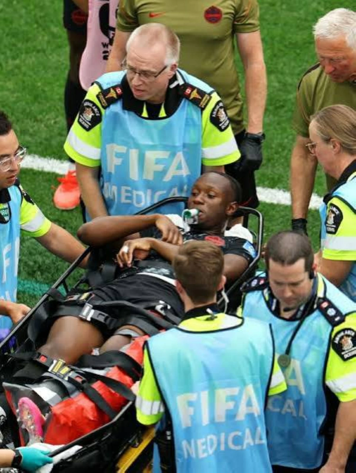 إصابة مروّعة وصفارة خضراء.. تفاصيل إنتهاء حلم كأس العالم لإسماعيل كوني لاعب كندا