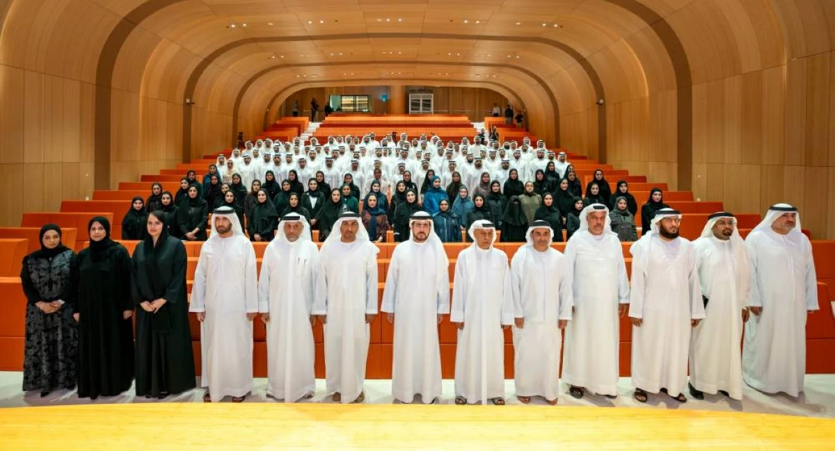 «كهرباء دبي» تكرّم موظفيها من خريجي «ماجستير طاقة المستقبل»