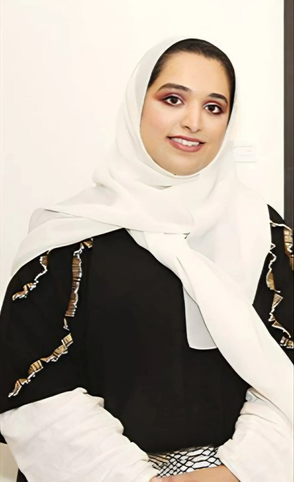 آمنة الفلاسي.. فنانة تنحت السلام