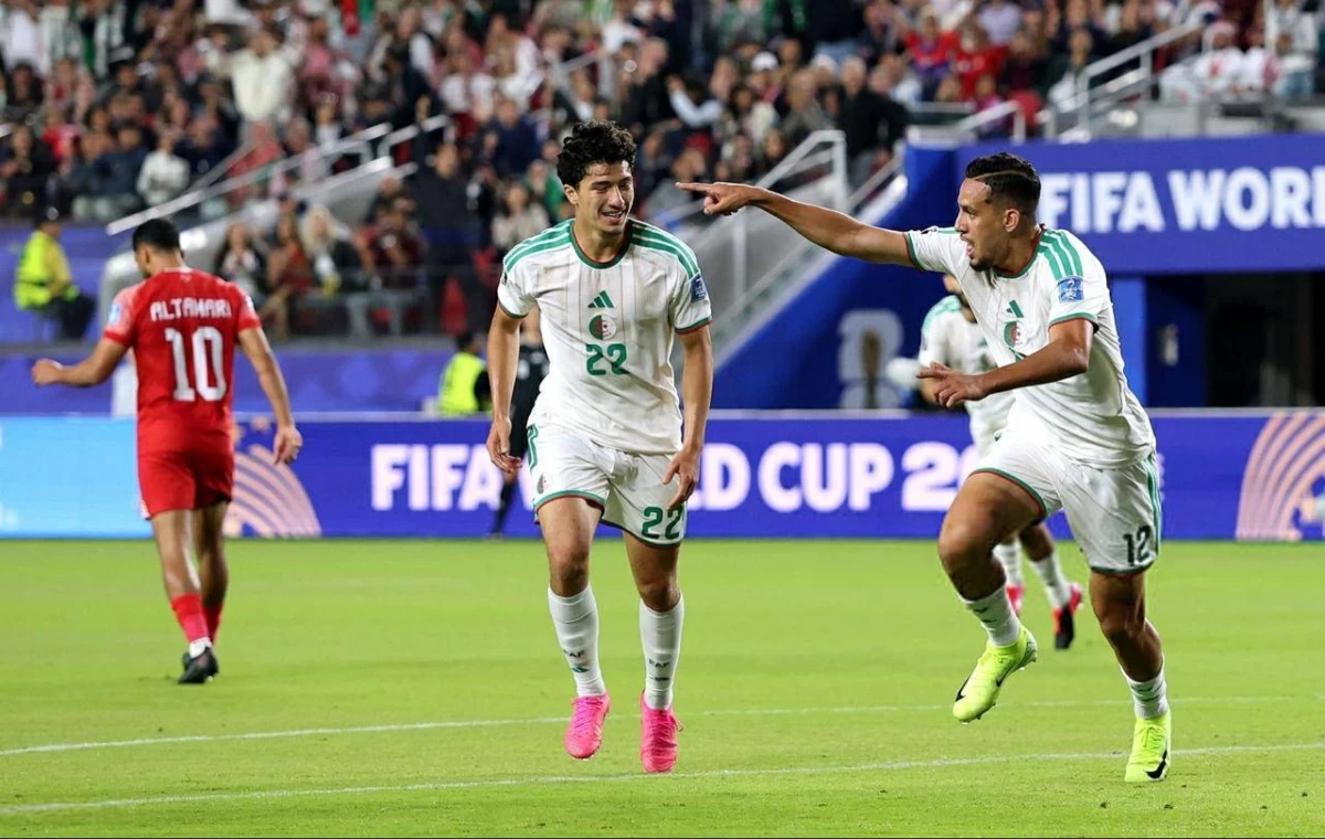 في قمة العرب المونديالية.. الجزائر تهزم الأردن 2 1