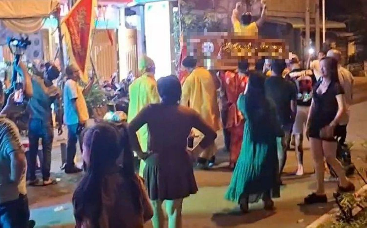 فيتنام.. اعتقال «ميت» يرقص في تابوت بحفل عيد ميلاد.. ما القصة؟