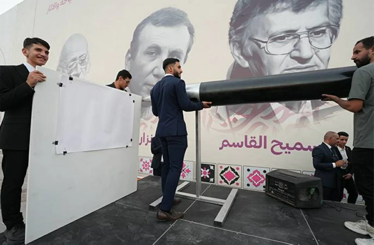 عراقي يصنع أكبر قلم جاف في العالم