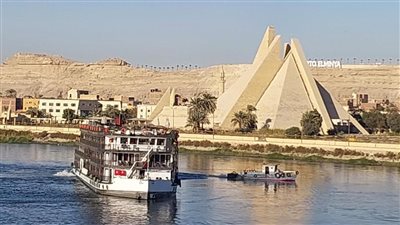 شحوط باخرة نيلية في عرض نهر النيل بالمنيا