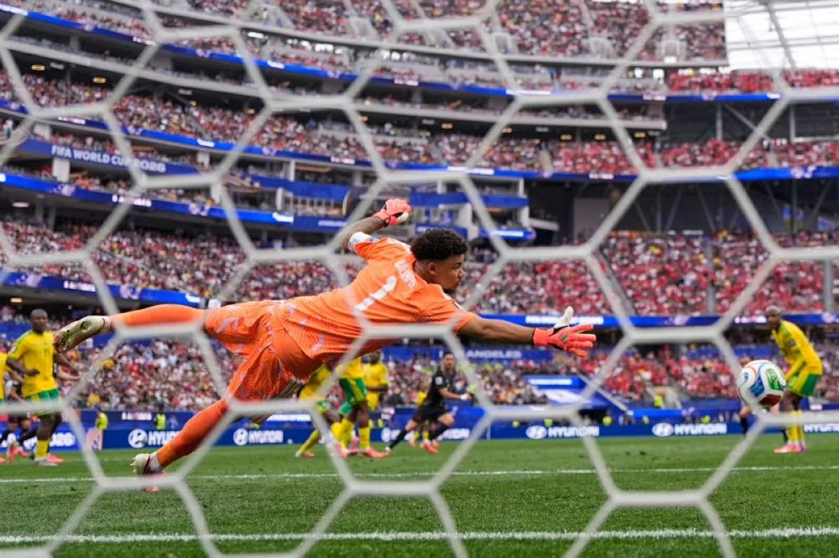 كندا أوّل المتأهلين لثمن النهائي في كأس العالم على حساب جنوب إفريقيا