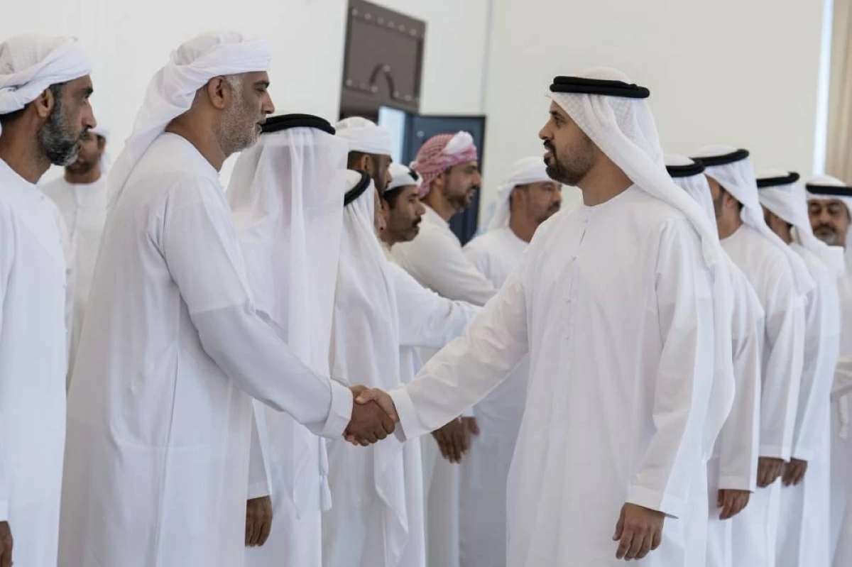 ذياب بن محمد بن زايد يعزي في وفاة شقيق الشهيد أحمد الزيودي