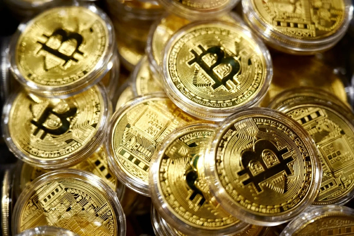 صناديق بيتكوين تتجه لأسوأ شهر مع تدفقات بـ4 مليارات دولار