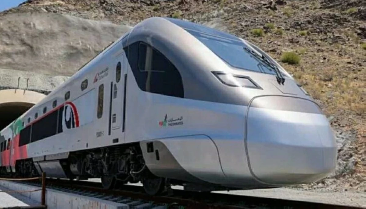 5:34 صباحاً قطار الاتحاد ينطلق من الفجيرة إلى أبوظبي