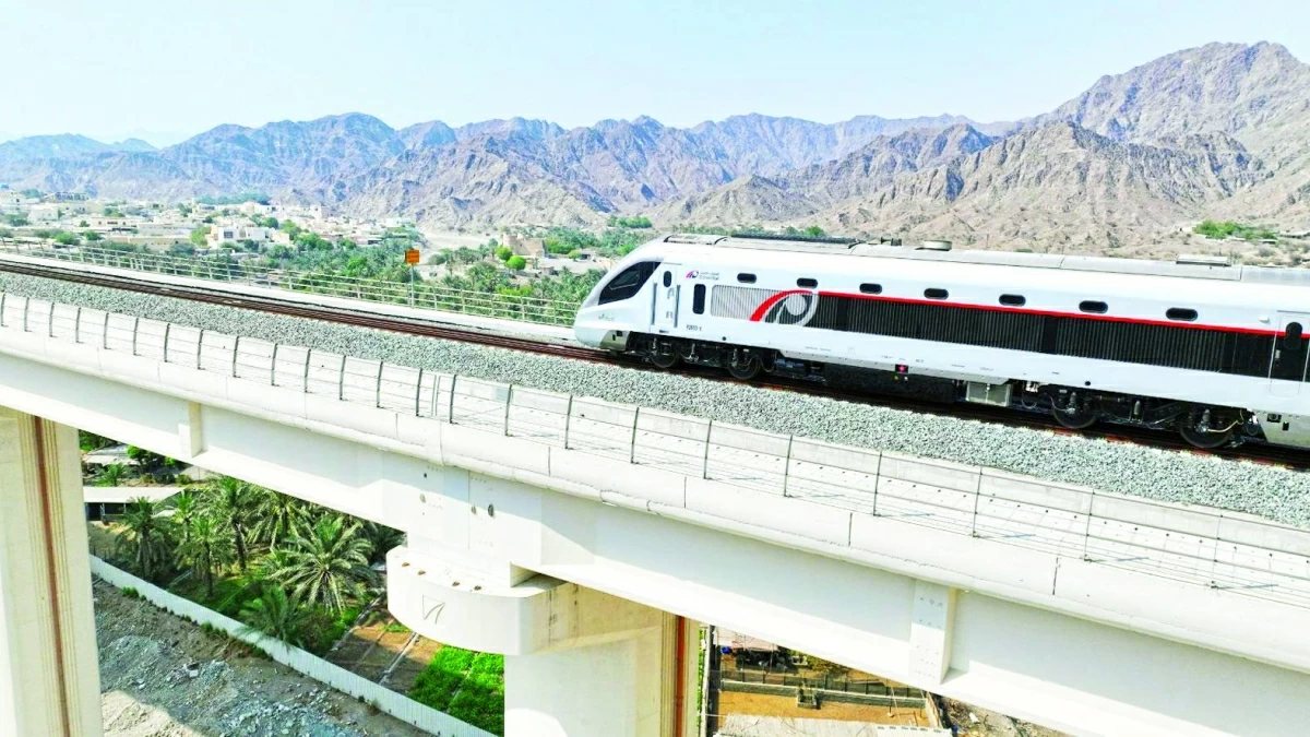 الإمارات .. انطلاق أولى رحلات قطار الركاب بين أبوظبي والفجيرة