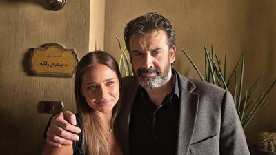 من أمام منزل يحيى راشد.. الصورة الأولى لـ كريم عبد العزيز ونيللي كريم من كواليس فيلم الفيل الازرق 3