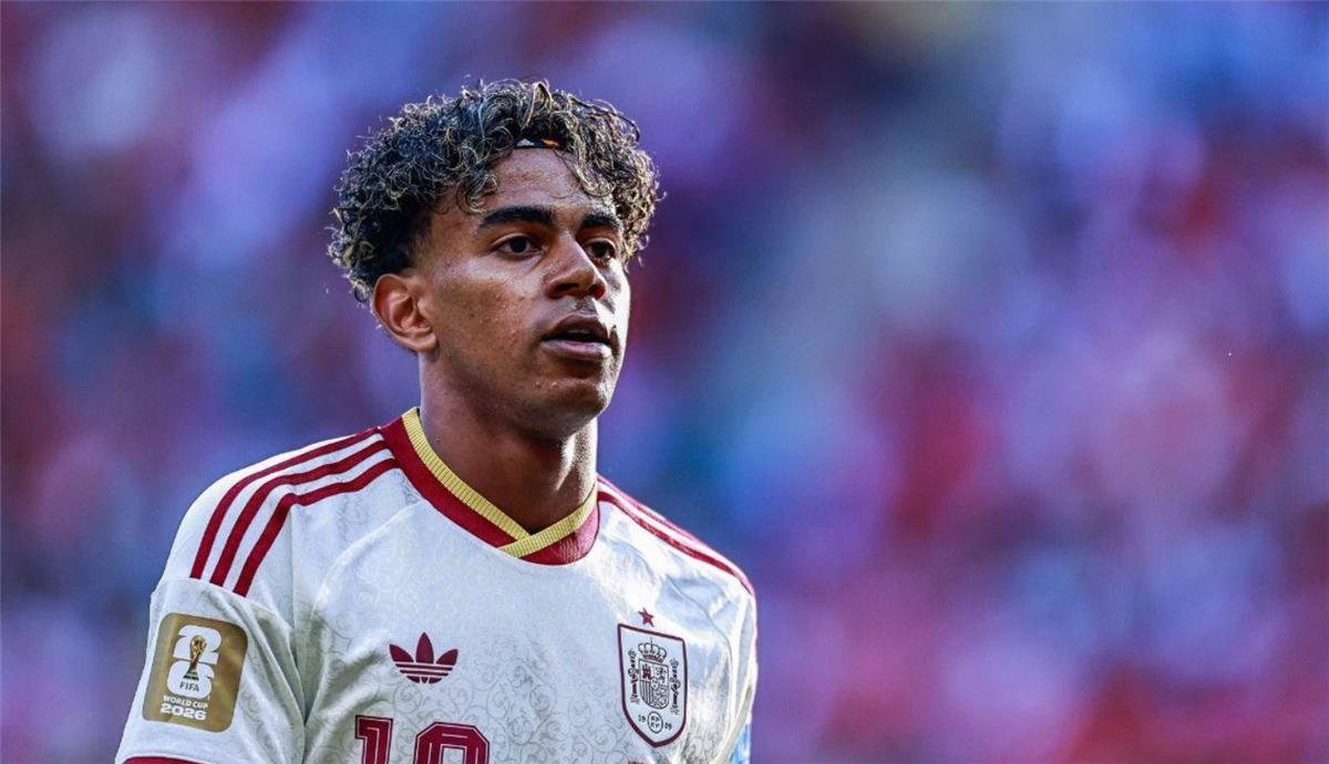 يامال: لست محبوبًا مثل بيدري.. أشبه كريستيانو رونالدو وهددت كوكوريلا بسبب ريال مدريد