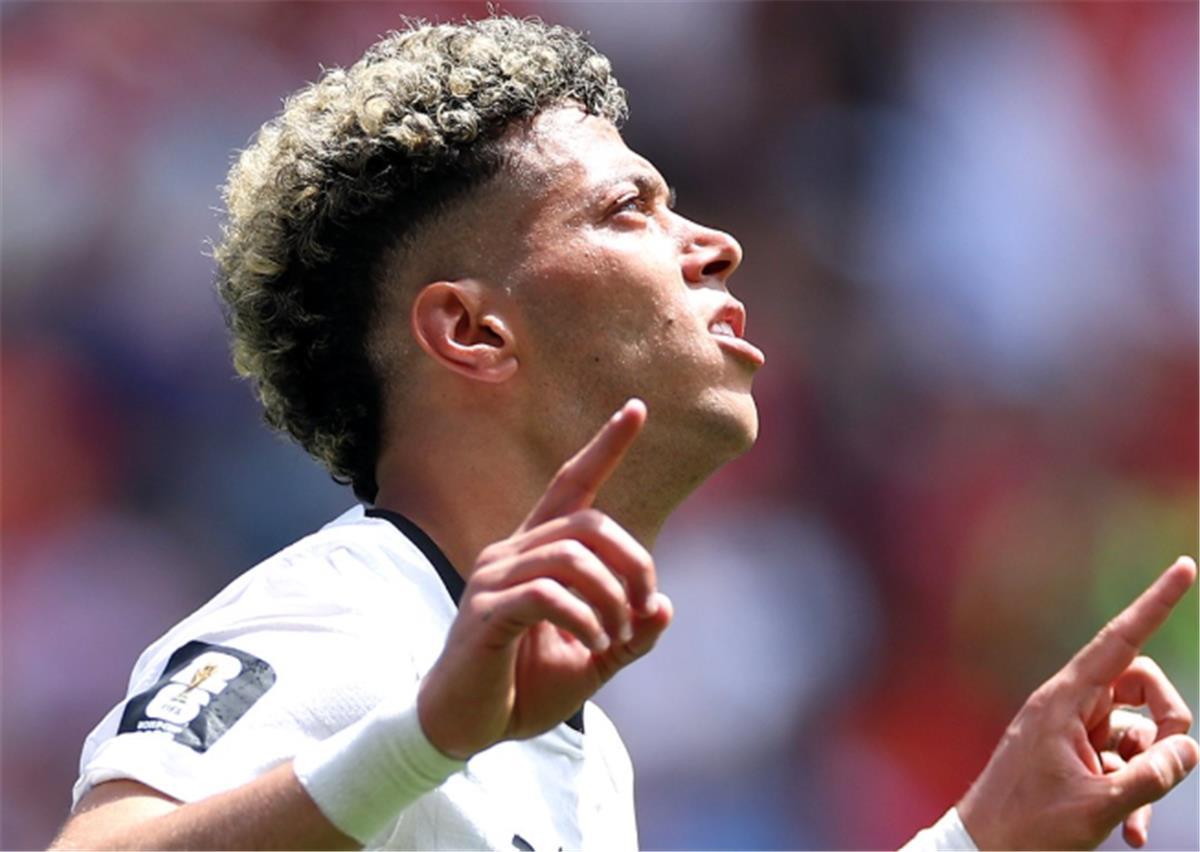الدوري الأمريكي يرشح إمام عاشور للانتقال إلى ناديين في الصيف
