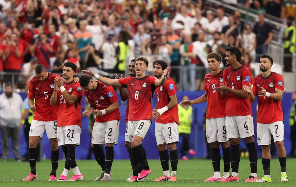 ماركا: مصر تطيح بـ”ملوك ركوب الأمواج” وتكتب التاريخ في كأس العالم