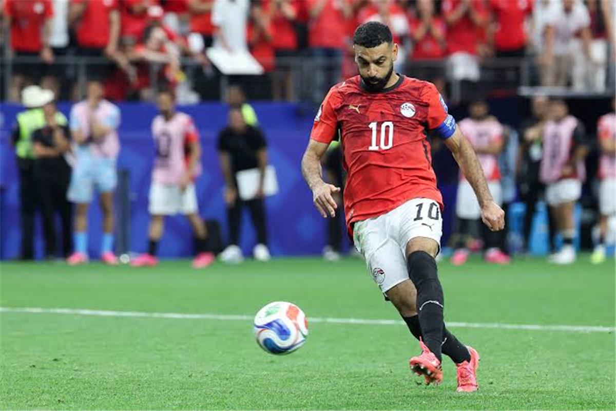 صحيفة أرجنتينية تشيد بمحمد صلاح: أرعب أستراليا رغم إصابته