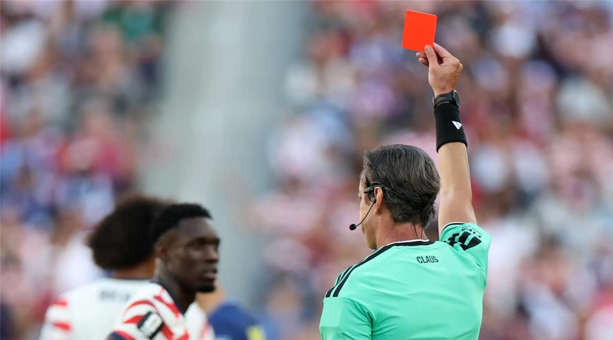 قرار جديد من الاتحاد البلجيكي بشأن موقف فيفا من إلغاء طرد لاعب أمريكا