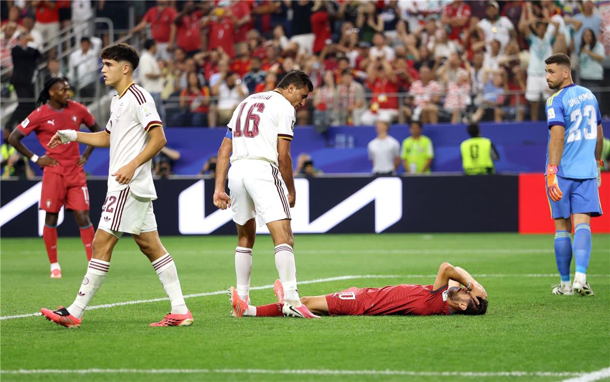 رجل مباراة إسبانيا والبرتغال في كأس العالم