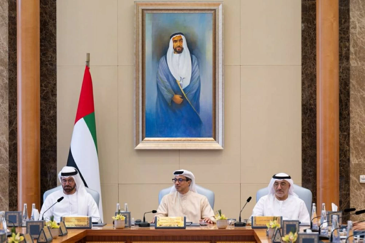 منصور بن زايد: الإمارات تقدم نموذجاً عالمياً للحكومات المستقبلية يعتمد على الذكاء الاصطناعي
