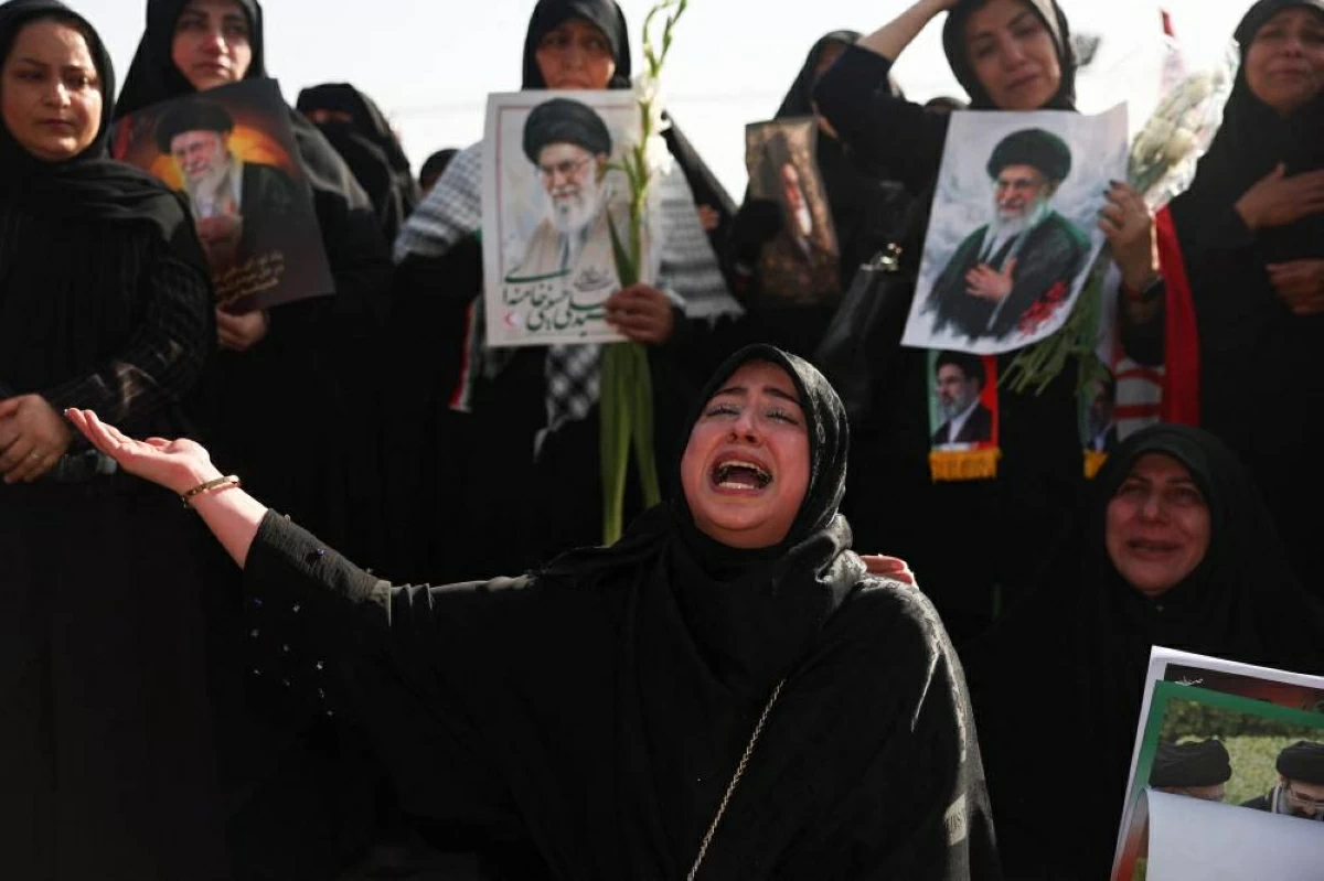 مراسم تشييع خامنئي تنطلق في طهران.. والغموض يلف ظهور مجتبى