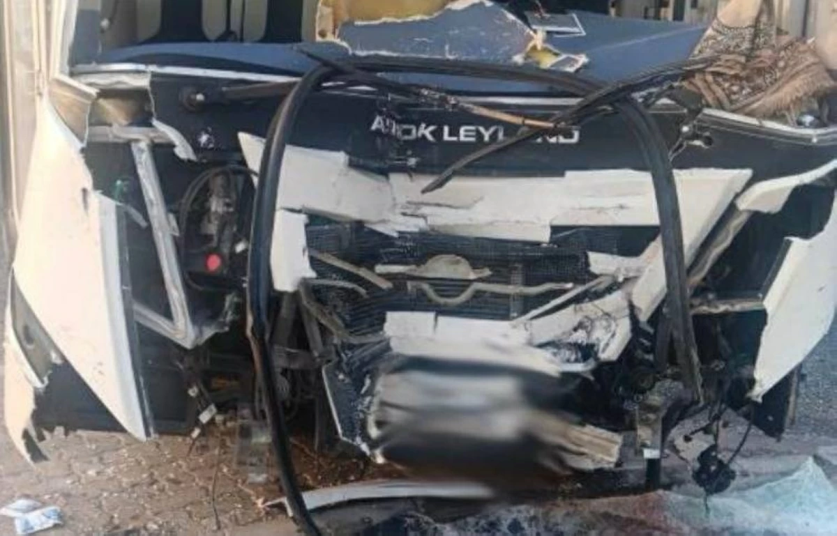 دبي.. 25 إصابة في حادث بين 4 مركبات على شارع جبل علي