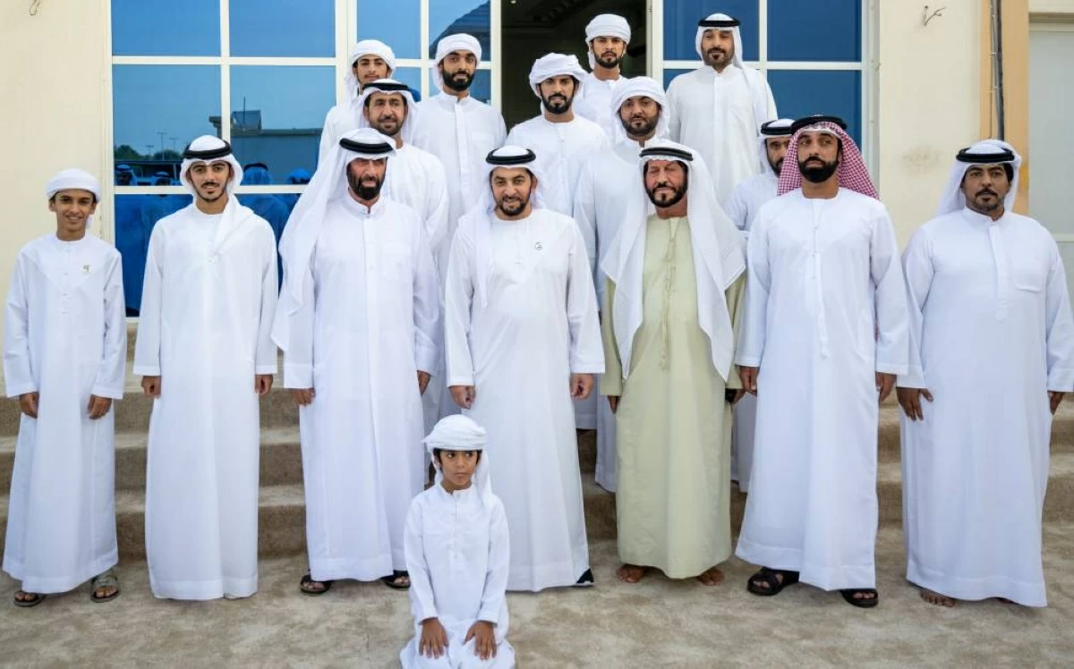 حمدان بن زايد يزور راشد المنصوري ومطر المنصوري في منزليهما