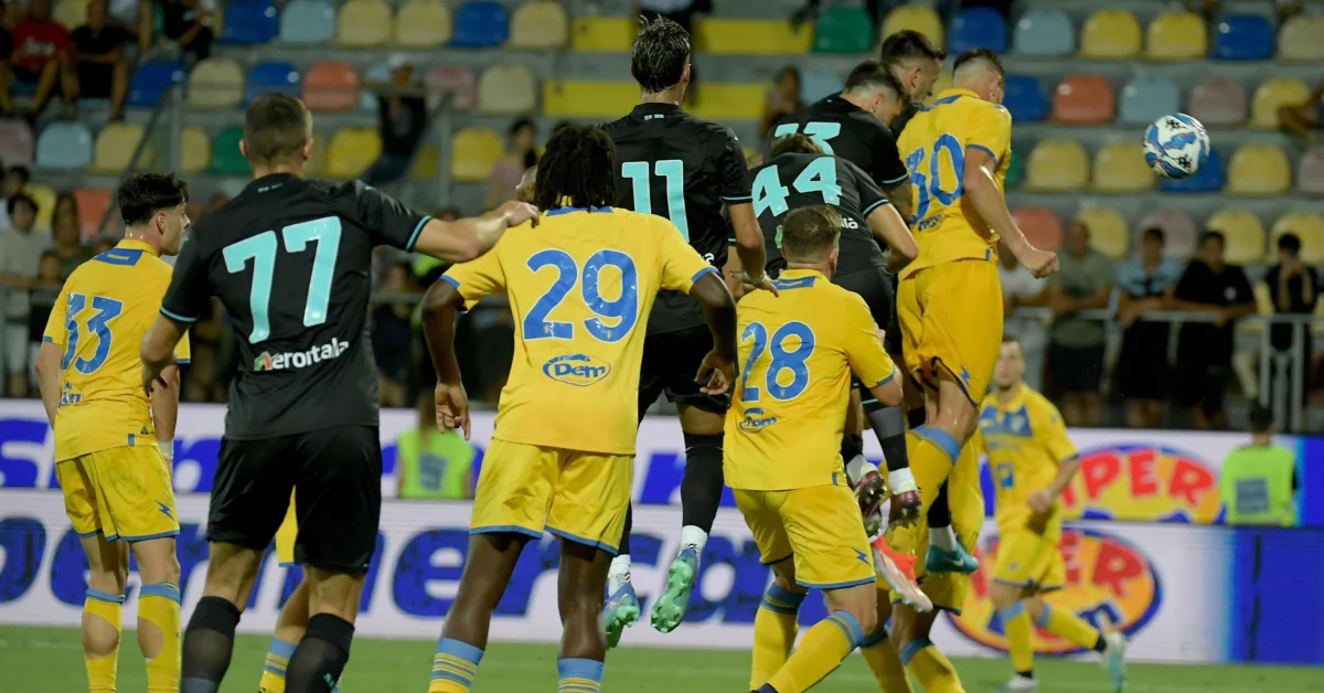 أنور العزوزي ينتقل إلى فروسينوني في الدوري الإيطالي
