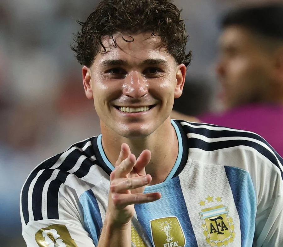 برشلونة يستعد لعرض جديد لضم الفارز بعد رفض اتلتيكو