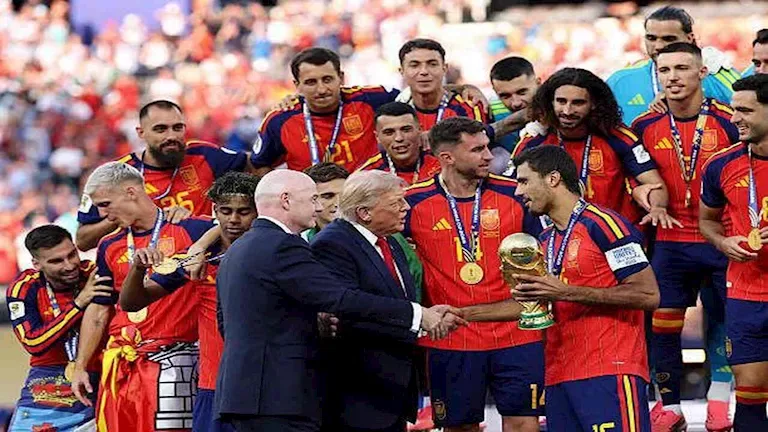 ترامب يستأثر بأضواء منصة تتويج إسبانيا بكأس العالم ٢٠٢٦