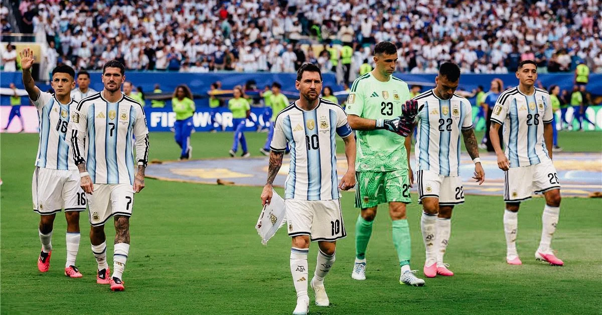 عاصفة توقف تدريبات الأرجنتين قبل مواجهة مصر في دور الـ16 بكأس العالم