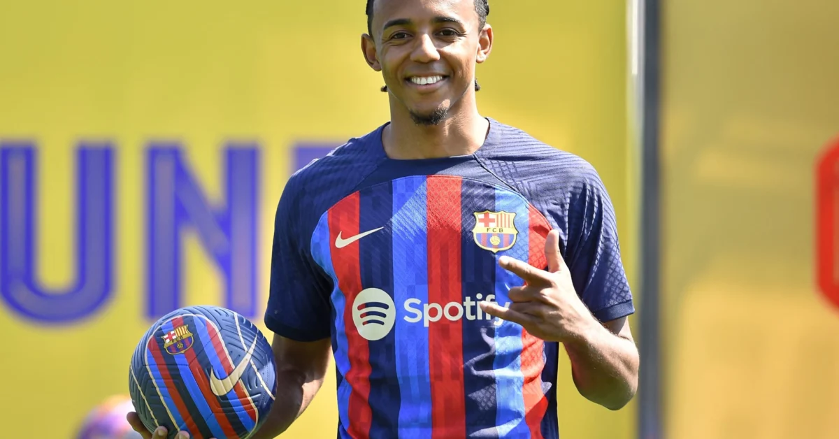 كوندي يرفض التفكير في الرحيل عن برشلونة رغم اهتمام بايرن ميونيخ