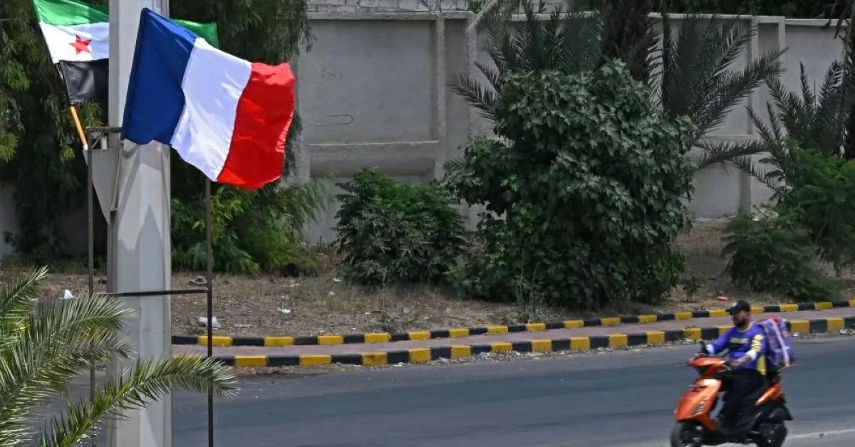 ماكرون يحمل 23 قطعة أثرية خلال زيارة إلى سوريا بحسب تقرير الخليج