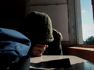 ابنك المراهق العصبي فكره تعبان؛ هو بيعيد تمثيل موقف صار معاه وهو صغير
