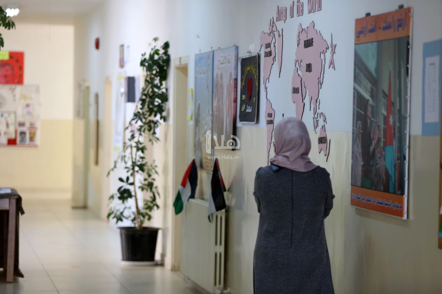 نحو 90 ألف معلم ومعلمة يبدأون دوامهم صباح اليوم – هلا اخبار