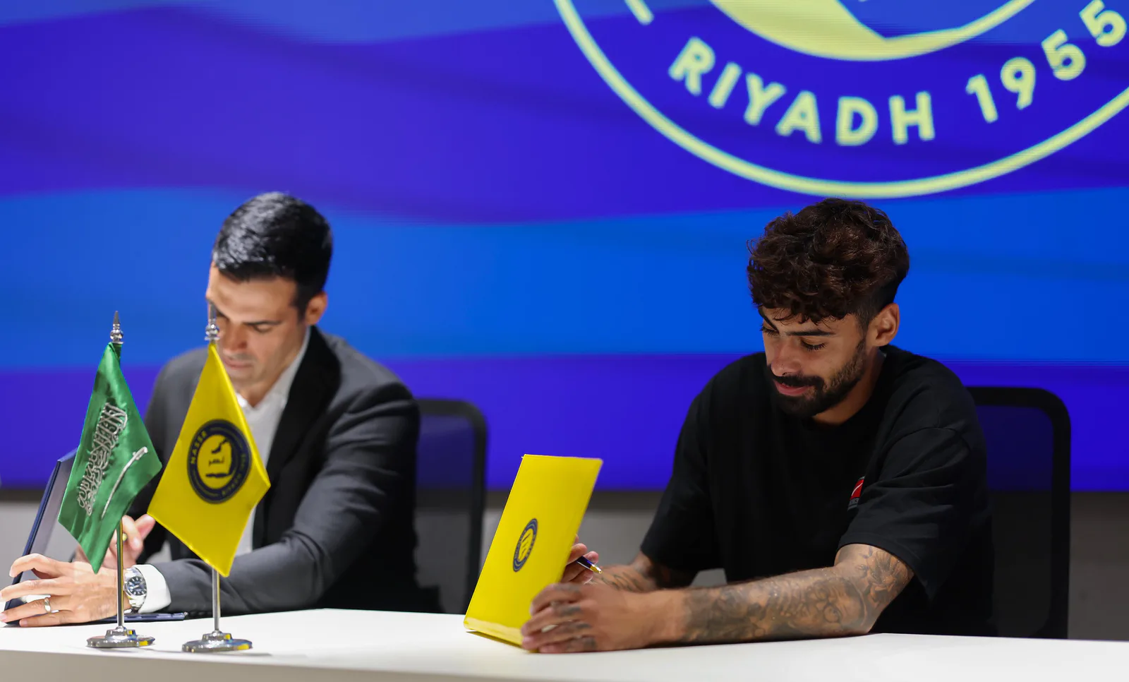 النصر يُتمّ التعاقد مع نجم المنتخب البرتغالي “سامو كوستا” لأربعة مواسم