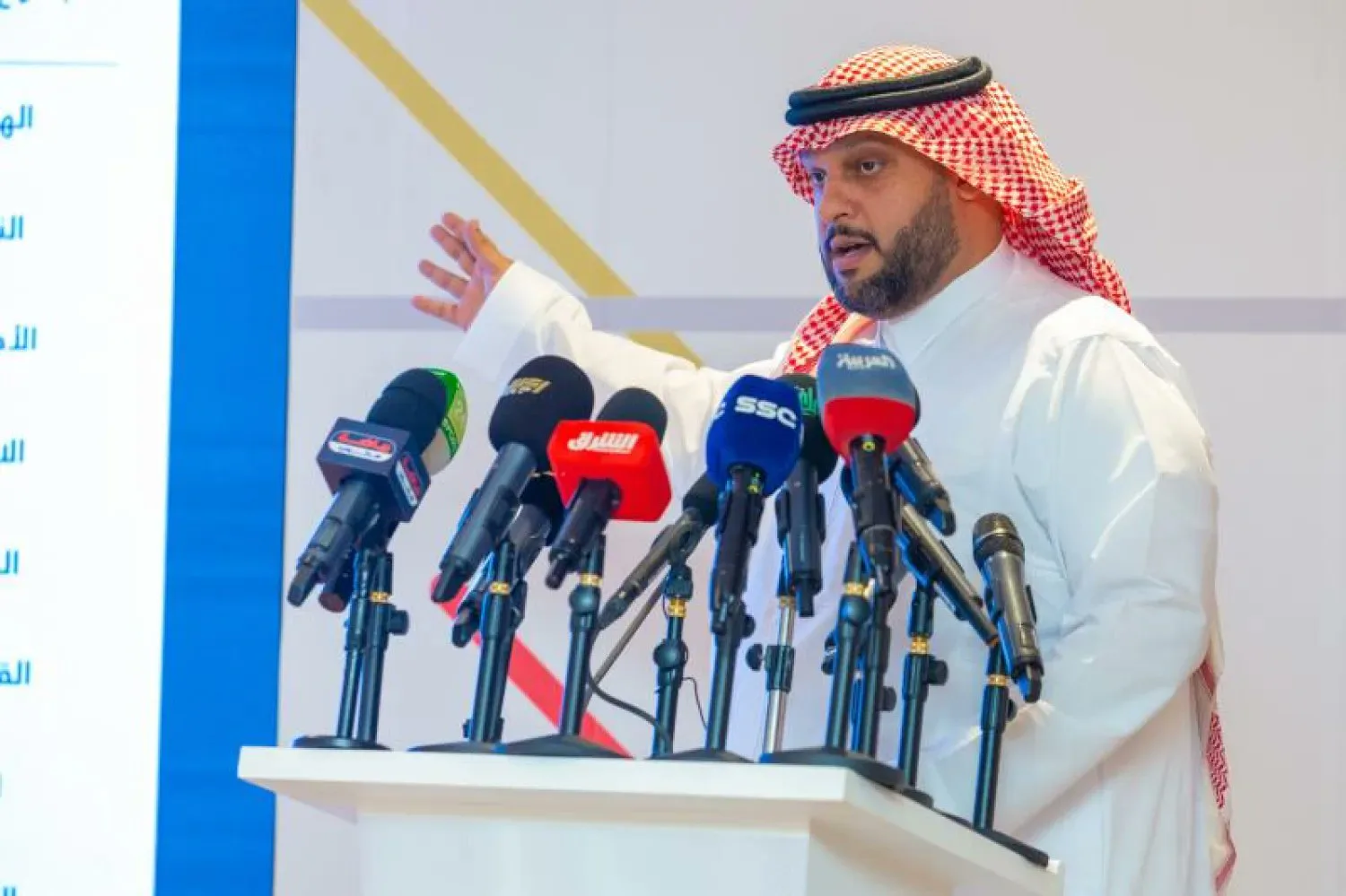 باسنبل: 8 ملاعب جاهزة لكأس آسيا وملعب الملك فهد يتسع لـ70 ألف مشجع