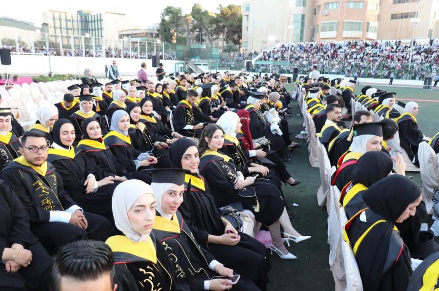 وزير البيئة يرعى احتفال اليرموك بتخريج طلبة كلية العلوم .. صور