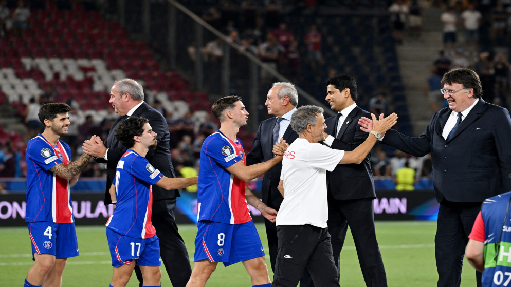 باريس سان جيرمان يهزم أستون فيلا 2-1 ويحتفظ بلقب كأس السوبر الأوروبية لكرة القدم | عرب وعالم