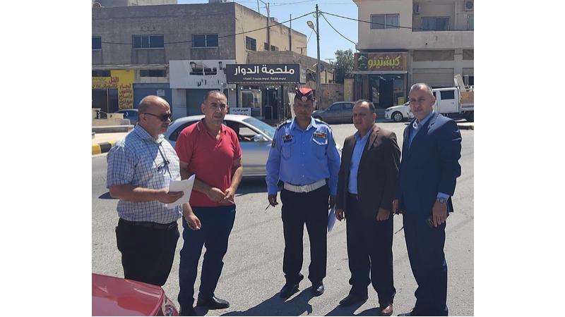 غرب إربد: إتلاف مواد ب 9 مواقع وإيقاف عن العمل بحق 17 منشأة و36 مخالفة صحية