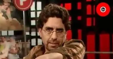 قرب يا بيه.. البضاعة وصلت.. الخائن محمد ناصر يتحول إلى بائع طماطم في سوق الشائعات.. من “الفرشة” إلى الشاشة تجارة أزمات بالصراخ وتغليف معاناة المواطن بالتهويل والتحريض وطرح الوهم كبضاعة سياسية جاهزة للبيع