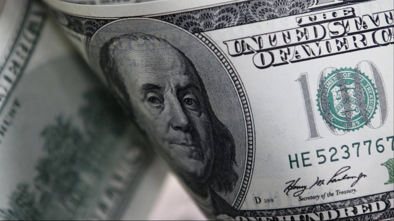 سعر الدولار يقفز في 10 بنوك خلال تعاملات الخميس