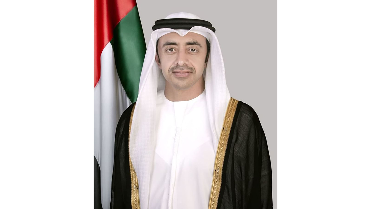 عبدالله بن زايد يؤكد تضامن دولة الإمارات الكامل مع دولة الكويت ويشيد بيقظة الأجهزة الأمنية وإحباط مخطط داعش الإرهابي