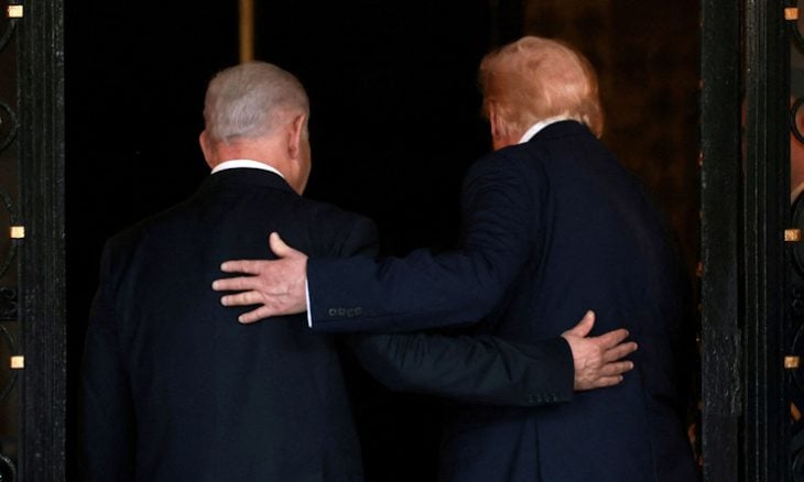 الانتخابات الإسرائيلية “أمر بالغ الأهمية لأجندته في الشرق الأوسط” .. لهذا يحجم ترامب عن تأييد “المتعثر نتنياهو” | صحافة عالمية