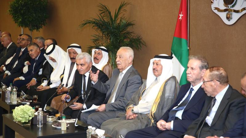 العيسوي يلتقي 300 من وجهاء وممثلي معان لبحث أولوياتها عقب الزيارة الملكية