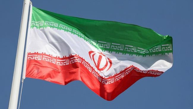 إيران تتهم قطر باحتجاز 3 طيارين منذ 6 أشهر.. وتصعيد جديد في مضيق هرمز