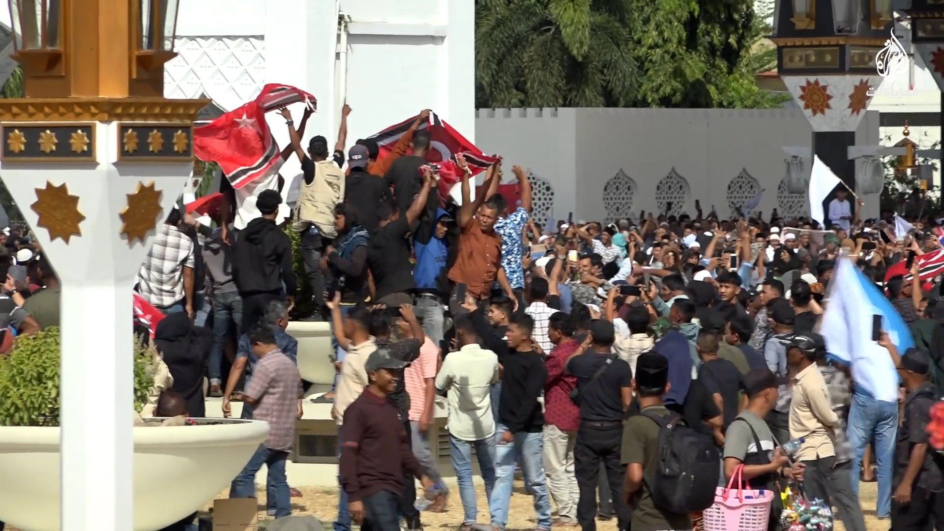 بعد رفع راية النجم والهلال.. صدامات بإقليم آتشيه الإندونيسي خلال إحياء ذكرى السلام | أخبار