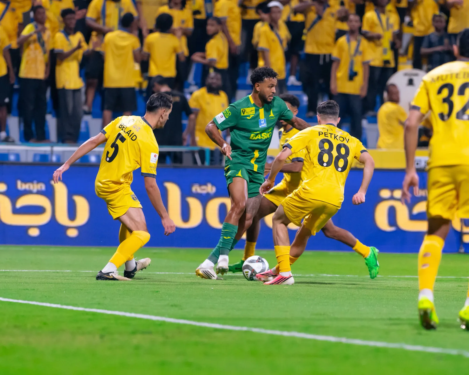 التعاون والخليج يفتتحان دوري روشن بتعادل سلبي