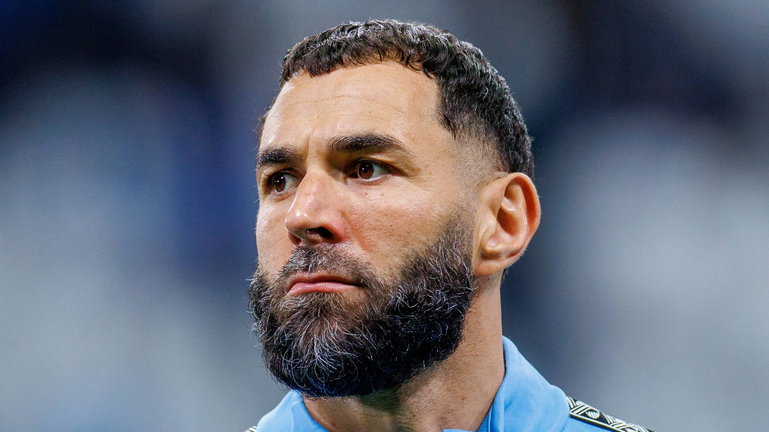 مفاجأة.. الهلال يطرد كريم بنزيما!