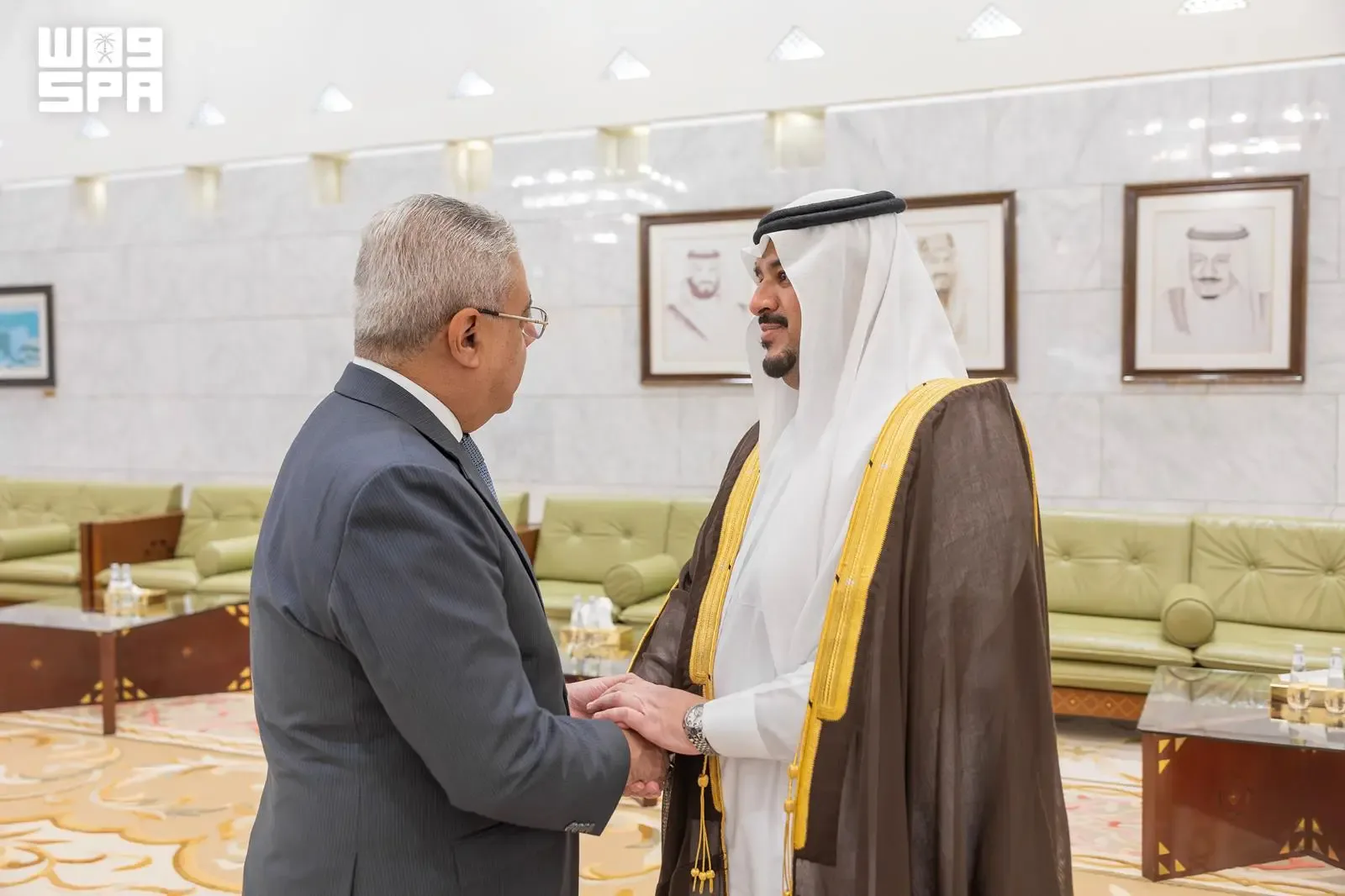 نائب أمير الرياض يودّع سفير مصر لدى المملكة بمناسبة انتهاء مهامه