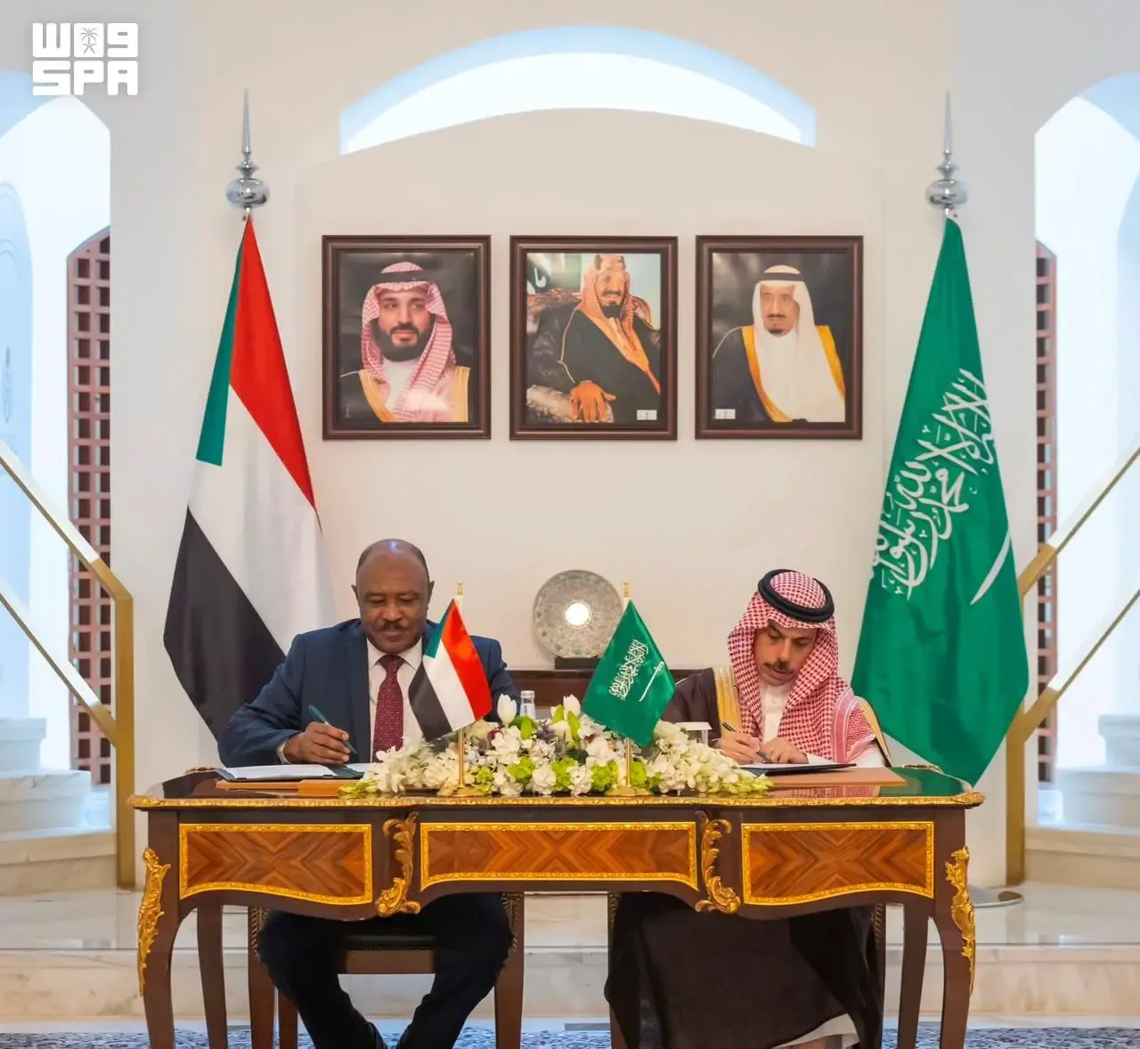 وزير الخارجية يوقّع وثيقة إنشاء مجلس التنسيق السعودي – السوداني