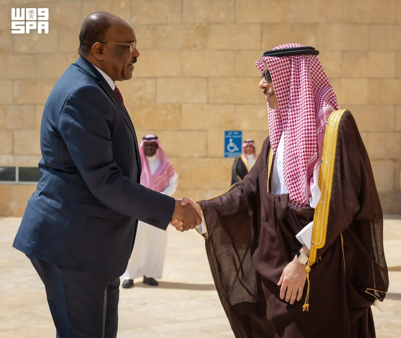 فيصل بن فرحان يستقبل وزير خارجية السودان ويترأسان اجتماع لجنة المتابعة السياسية
