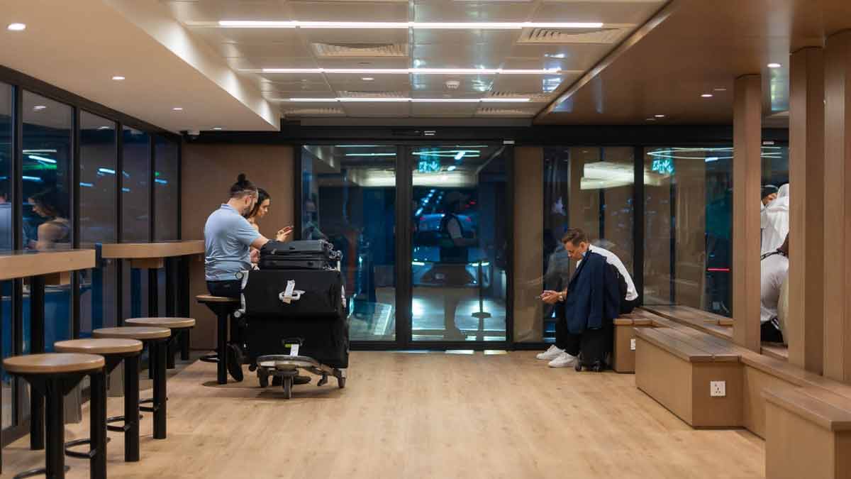 افتتاح صالة انتظار حديثة في المبنى 3 بمطار دبي الدولي لتعزيز راحة المسافرين