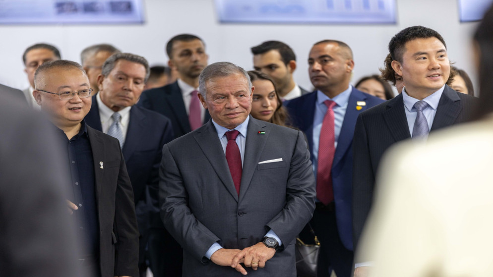 الملك يزور شركة مختصة بتصنيع الروبوتات في شنغهاي | محليات